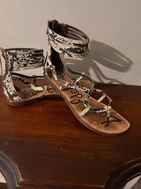 Sam Edelman Glenda, Roccia gladiator style sandal snake print. Size 8